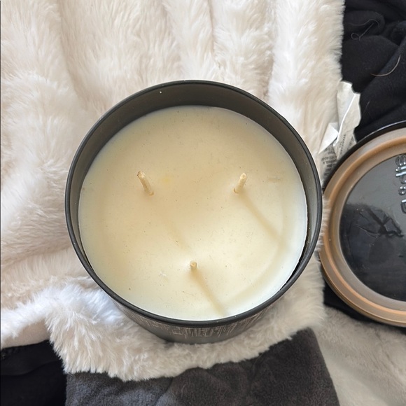 Bath & Body Works Black Candle with Elegant Gold Design - Picture 2 of 3